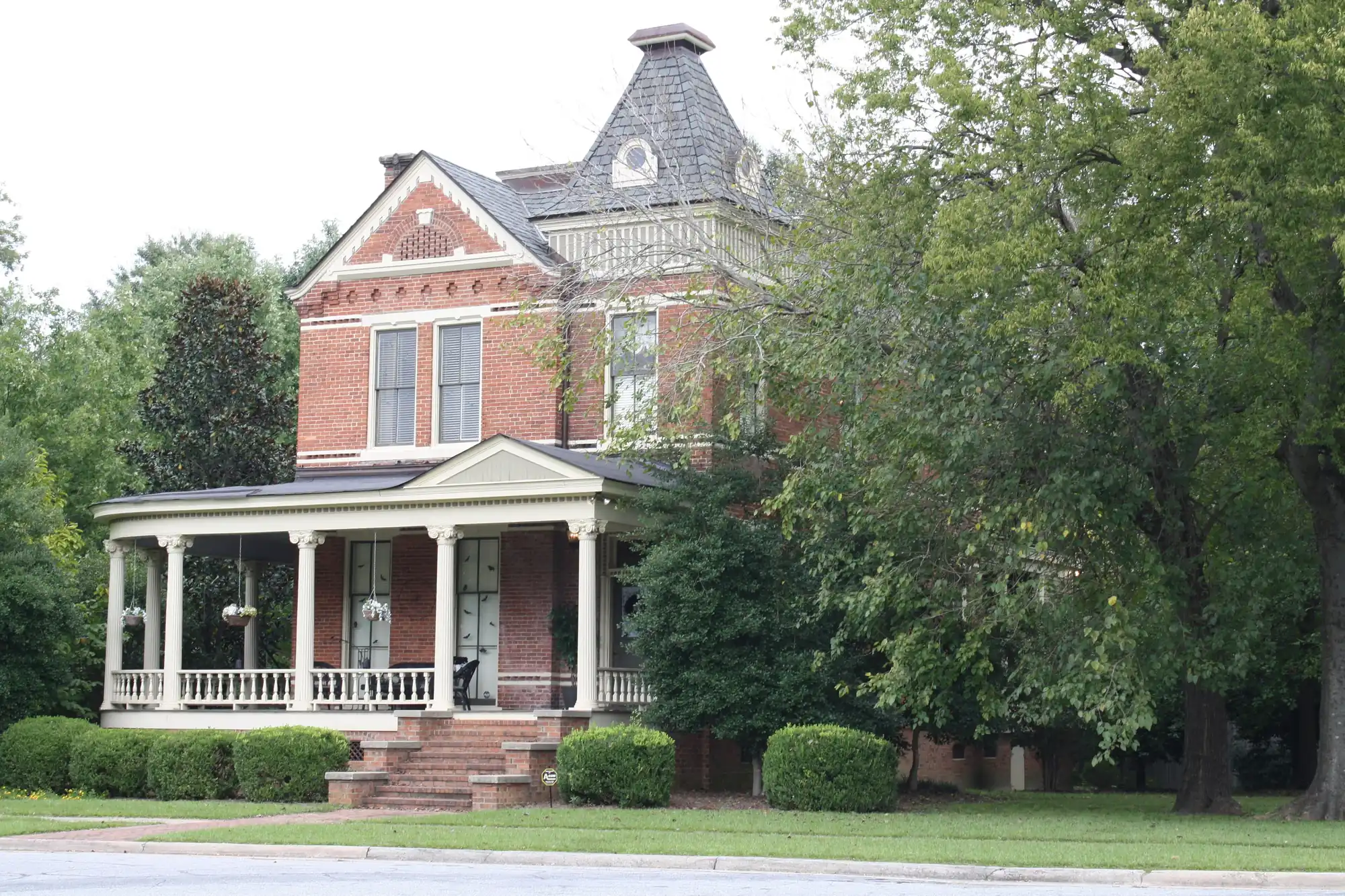 A house on Front Avenue in the Columbus Historic District.